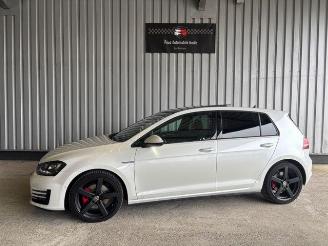 krockskadad bil auto Volkswagen Golf VII Lim. GTD Panorama / Sound-System 2016/8