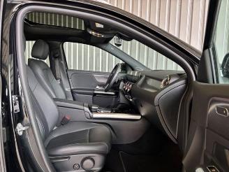 Mercedes EQA 300 4Matic Panorama / AHK picture 12