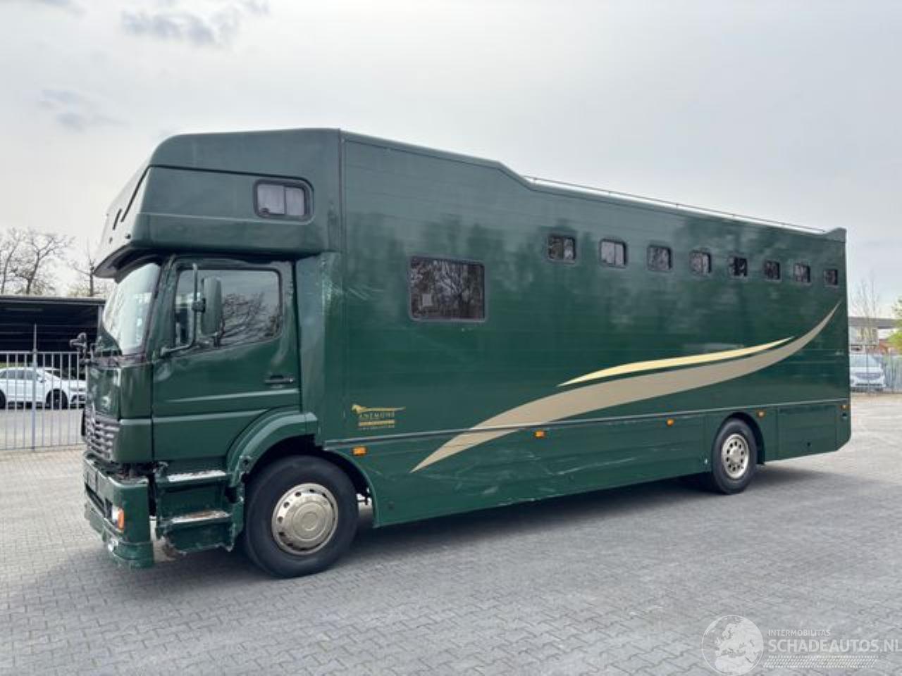 Mercedes Atego 1828L Pferdetransport 8 Pferde / Living