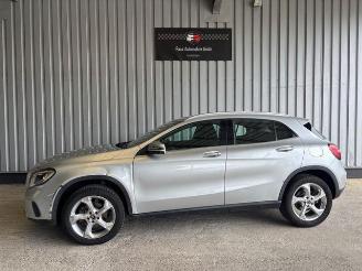 krockskadad bil auto Mercedes GLA 200 Autom / R-Kamera / LED 2018/10