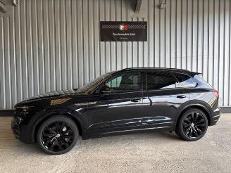 Vaurioauto  passenger cars Volkswagen Touareg 3.0 TDI R-Line 4Motion Panorama 2020/2