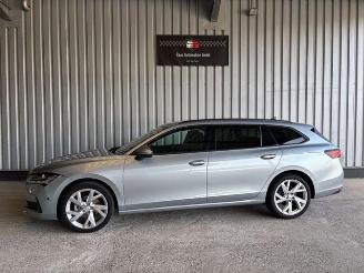 Schadeauto Skoda Superb Combi 2.0 TDI Selection R-Kamera / LED 2024/9