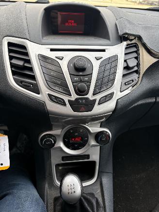 Ford Fiesta 1.25 5drs Titanium picture 14