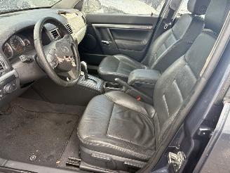 Opel Vectra 1.8 16V Executive Automaat picture 15