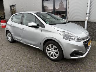 krockskadad bil auto Peugeot 208 1.2 PureTech Blue Lion 2016/6