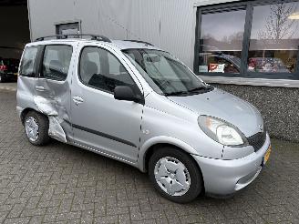 Schadeauto Toyota Yaris-verso 1.3 16V VVT-i Luna Automaat 2000/3