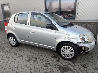 Toyota Yaris 1.3 16V VVT-i Sol Automaat picture 3