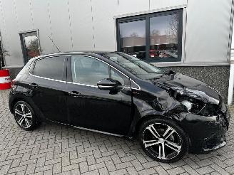 Auto incidentate Peugeot 208 1.2 PureTech GT-Line Automaat 2018/8