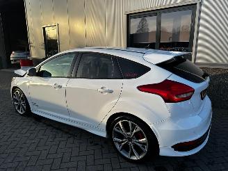Ford Focus 2.0 ST 270pk picture 6