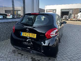 Peugeot 208 1.2 VTi Envy picture 15