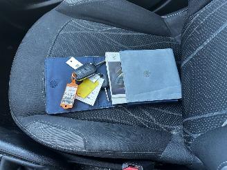 Peugeot 208 1.2 VTi Envy picture 21