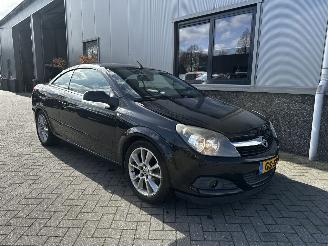 krockskadad bil auto Opel Astra TWIN TOP 1.8 Temptation 2008/4