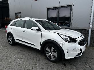 krockskadad bil auto Kia Niro 1.6 GDI Hybrid ComfortLine 2017/7