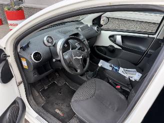 Peugeot 107 1.0 Sportium picture 22