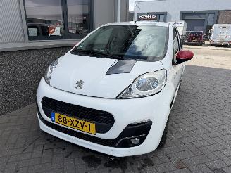 Peugeot 107 1.0 Sportium picture 14