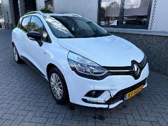 krockskadad bil auto Renault Clio 0.9-TCe Limited 2019/3