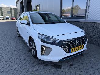 Vaurioauto  passenger cars Hyundai Ioniq 1.6 GDI First Edition 2016/11