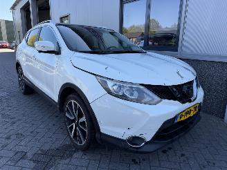 krockskadad bil auto Nissan Qashqai 1.2 Premier Edition 2014/4