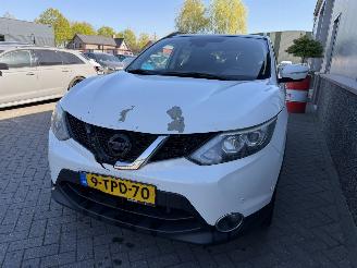 Nissan Qashqai 1.2 Premier Edition picture 4