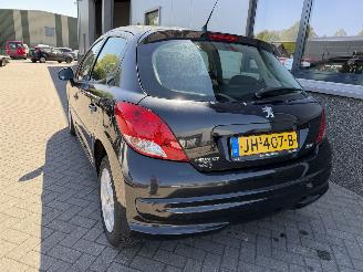 Peugeot 207 1.4 VTi Access picture 25