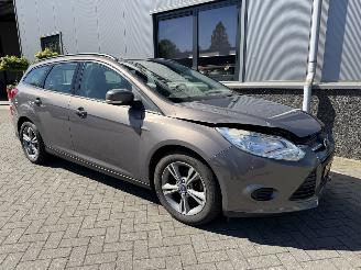 uszkodzony samochody osobowe Ford Focus 1.0 EcoBoost Edition 2013/11