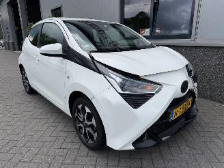 Vaurioauto  passenger cars Toyota Aygo 1.0 VVT-i x-joy 2019/6