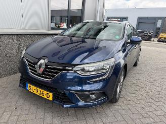 Voiture accidenté Renault Mégane 1.2 TCe Serie Signature Exclusiv 2018/5