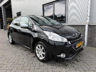 Unfallwagen Peugeot 208 1.2 PureTech Style 2015/3