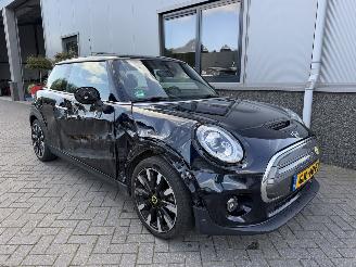 krockskadad bil auto Mini Electric MINI Yours 33 kWh 2020/12