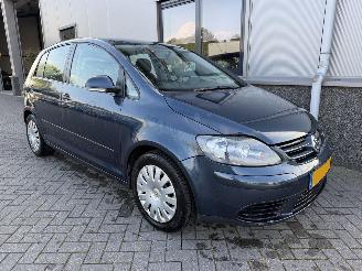 damaged passenger cars Volkswagen Golf plus 1.6 FSI Optive 3 2007/5