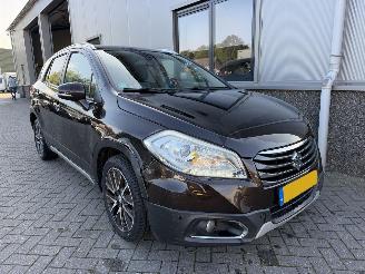 Damaged car Suzuki SX4 S-Cross 1.6 Exclusive Automaat J-470-HX. 2014/9
