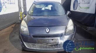 Renault Grand-scenic Grand Scenic III (JZ), MPV, 2009 / 2016 2.0 16V CVT picture 2
