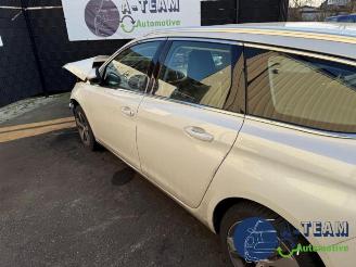 Peugeot 308 308 SW (L4/L9/LC/LJ/LR), Combi 5-drs, 2014 / 2021 1.2 12V e-THP PureTech 130 picture 4