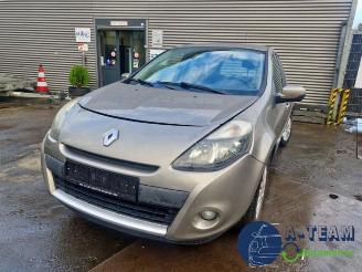 Coche siniestrado Renault Clio Clio III (BR/CR), Hatchback, 2005 / 2014 1.2 16V 75 2011/8