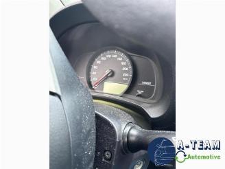 Toyota Yaris Yaris III (P13), Hatchback, 2010 / 2020 1.0 12V VVT-i picture 23