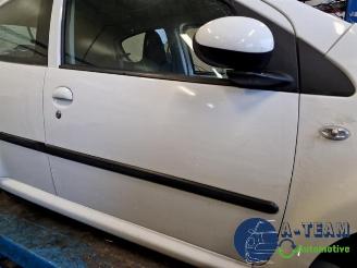 Peugeot 107 107, Hatchback, 2005 / 2014 1.0 12V picture 11