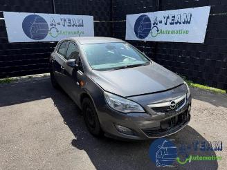 Coche siniestrado Opel Astra Astra J (PC6/PD6/PE6/PF6), Hatchback 5-drs, 2009 / 2015 1.7 CDTi 16V 110 2011/5