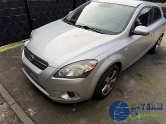 Kia Pro cee d Pro cee'd (EDB3), Hatchback 3-drs, 2008 / 2012 1.4 CVVT 16V picture 8