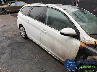 Peugeot 308 308 SW (L4/L9/LC/LJ/LR), Combi 5-drs, 2014 / 2021 1.2 12V e-THP PureTech 110 picture 5
