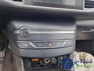 Peugeot 308 308 SW (L4/L9/LC/LJ/LR), Combi 5-drs, 2014 / 2021 1.6 BlueHDi 120 picture 32