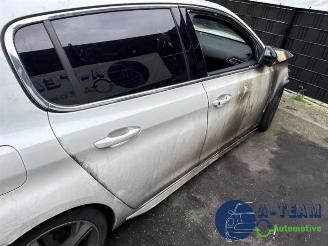 Peugeot 308 308 (L3/L8/LB/LH/LP), Hatchback 5-drs, 2013 / 2021 1.2 12V e-THP PureTech 130 picture 27