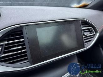 Peugeot 308 308 (L3/L8/LB/LH/LP), Hatchback 5-drs, 2013 / 2021 1.2 12V e-THP PureTech 130 picture 15