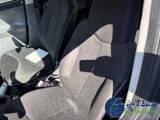 Peugeot 107 107, Hatchback, 2005 / 2014 1.0 12V picture 13