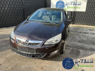 Vrakbiler auto Opel Astra Astra J (PC6/PD6/PE6/PF6), Hatchback 5-drs, 2009 / 2015 1.4 16V ecoFLEX 2011/10