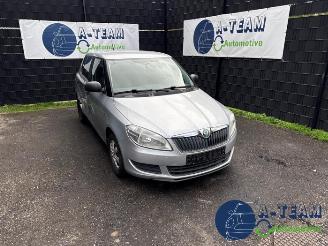Coche siniestrado Skoda Fabia Fabia II (5J), Hatchback 5-drs, 2006 / 2014 1.2i 12V 2013/1