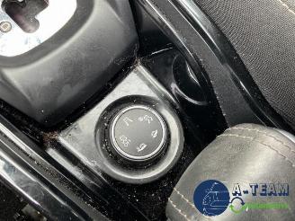 Peugeot 2008 2008 (CU), MPV, 2013 / 2019 1.2 12V e-THP PureTech 110 picture 15