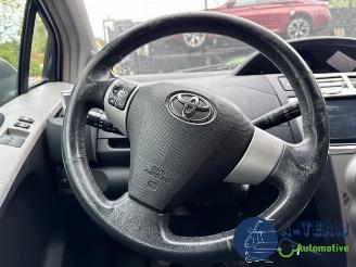 Toyota Yaris Yaris II (P9), Hatchback, 2005 / 2014 1.3 16V VVT-i picture 24