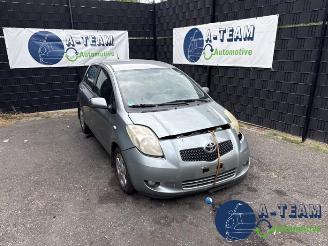 Vrakbiler auto Toyota Yaris Yaris II (P9), Hatchback, 2005 / 2014 1.3 16V VVT-i 2006/4
