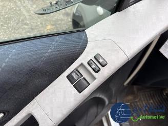 Toyota Yaris Yaris II (P9), Hatchback, 2005 / 2014 1.3 16V VVT-i picture 19