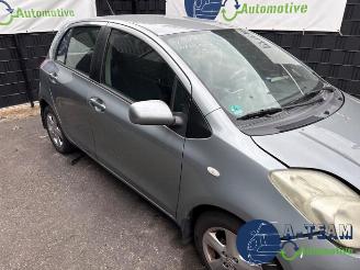 Toyota Yaris Yaris II (P9), Hatchback, 2005 / 2014 1.3 16V VVT-i picture 10
